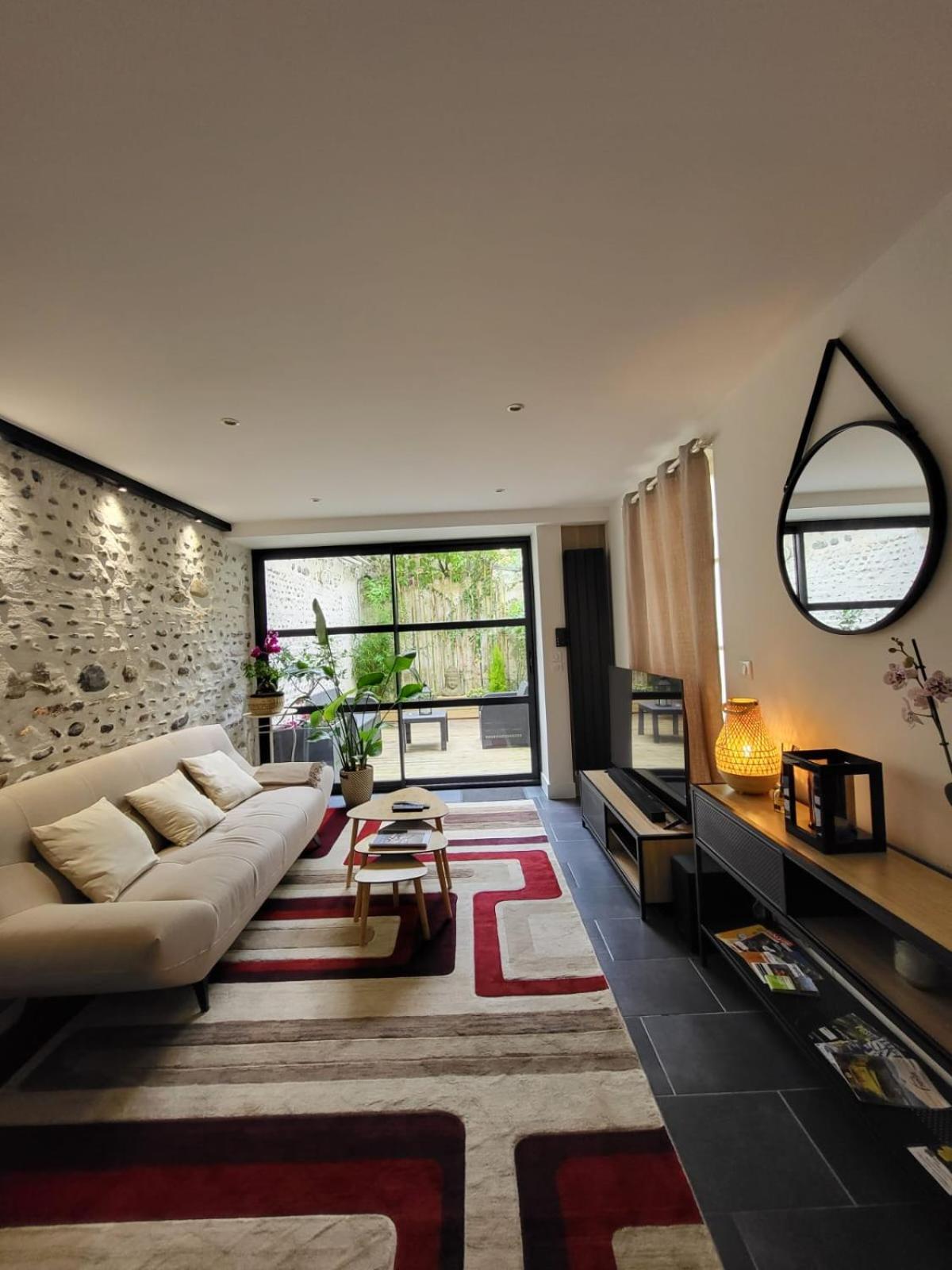 Le Patio - Appartement Calme - Hyper Centre Pau Exterior photo